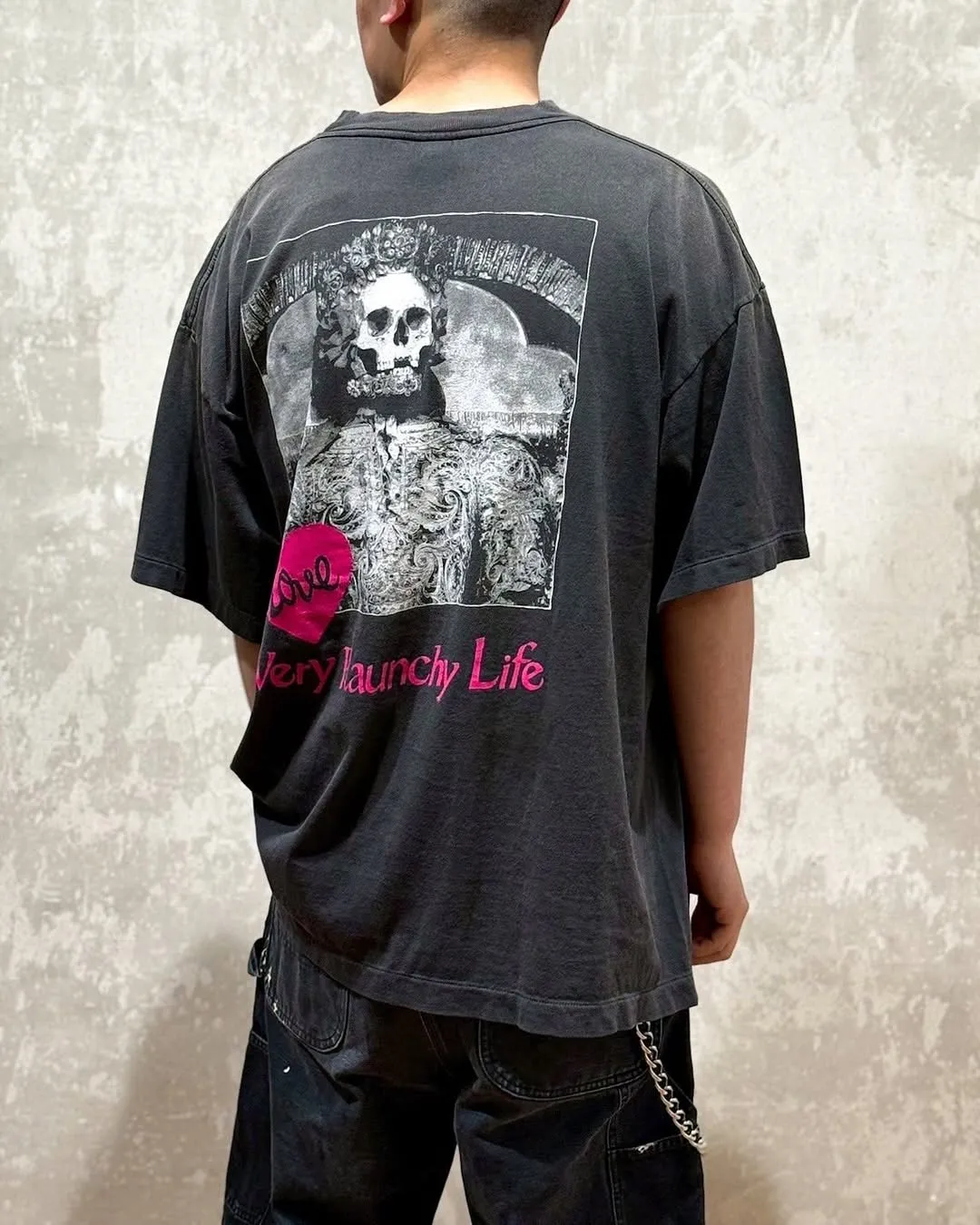 SAINT Mxxxxxx SS TEE/LOVE/BLK LOVE Pink Love Skull Distressed TEE Washed Black S-XL Cylindrical Fabric Ready-made Assute Dyeing Ma Liu Fading Washing Technology Top Printing Technology Handmade Graffiti Splashing Ink Correct Main Mark/Wash Mark/Anti-Counterfeiting Label Top Purchasing Level